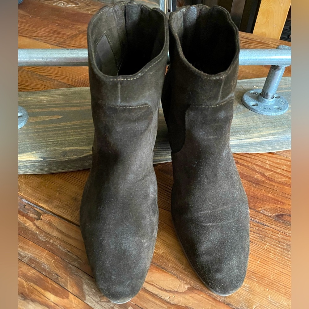 Moss Green Suede Vince Camuto Booties sz 10M.